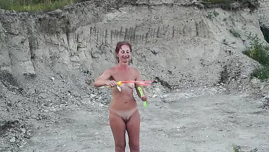 Terk edilmiş taş ocağında sabun buble 1