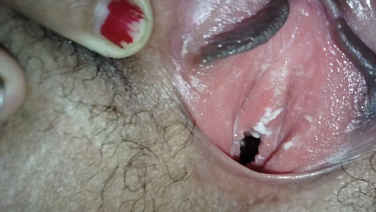 Naukar Ne Malkin Ki Sexy Beti Ko Kutiya Banakar Dabakar Chudai Ki Aur Chut Mein Do Ungali Ghusake Chut Khol Di Aur Pani Nikal Di