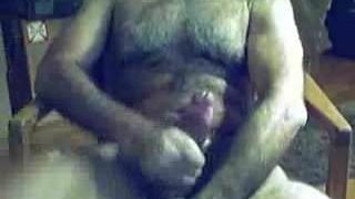 Very hairy bear cumming