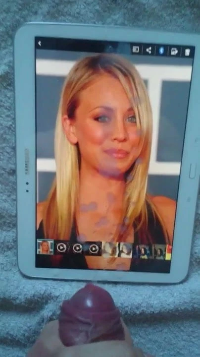 Χύστε στην Kaley Cuoco