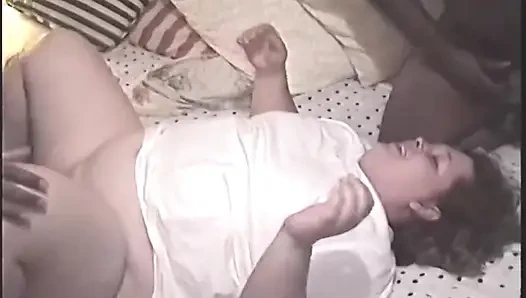 Tante seksi rambut cokelat dientot habis-habisan sama banyak kontol besar pria kulit hitam