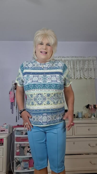 Blonde busty granny tranny cougar Vicki strips for hot young men!