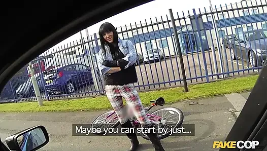 Fake cop - heiße radfahrerin mit dicken titten und süßem arsch nimmt eine große ladung