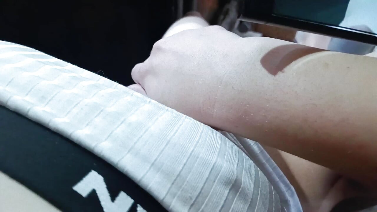 他在當地酒吧幹了我