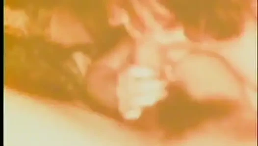 Lezbiyenler üçlü amcık yalıyor nostaljik amcık sikişi