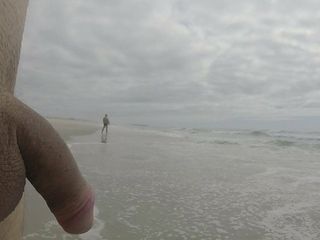 Op zoek naar dikke mannen op het strand
