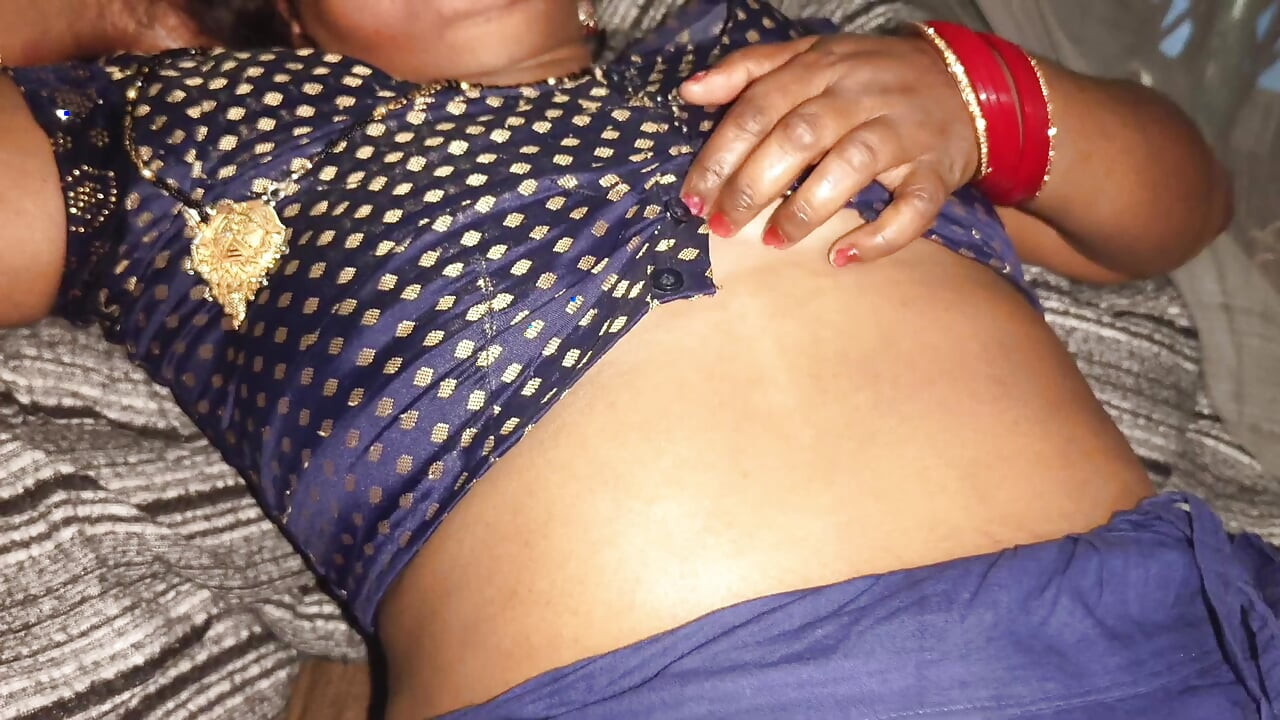 India Husbend ne esposa ko masaje con aceite en video de sexo