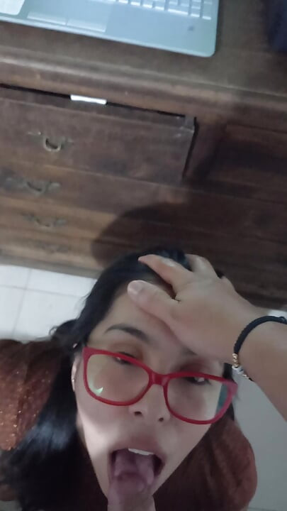 Tôi thích để tinh hoàn hàng xóm của tôi trống rỗng khi vợ anh ấy không có nhà.