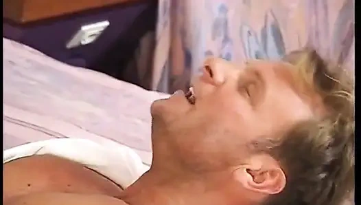 Reife frau hämmern, während sie von einem anderen träumt