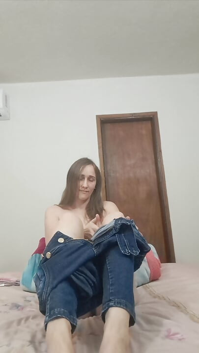 Masturbation and Fingering of a Beautiful Woman Alone at Home Homemade XXX 18