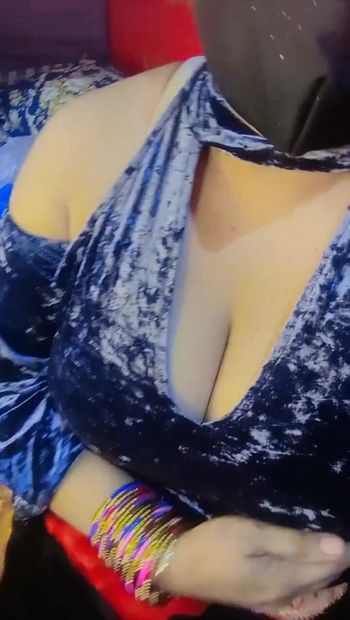 Montre des gros seins tellement sexy