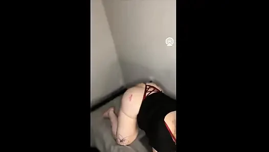 Cewek super semok ini suka dientot habis-habisan sama besar pria kulit hitam