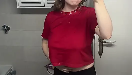 Payudara dimanjakan dan dilumasi secara ekstensif