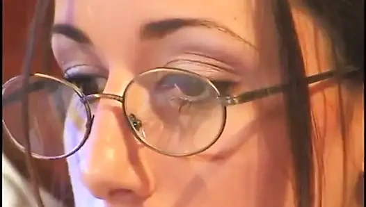 Brunette plays it solo for watching Tom