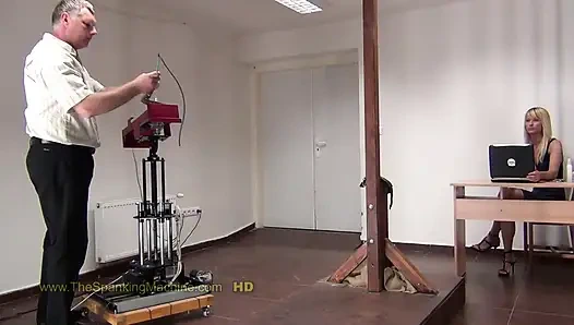 Mesin tamparan Cora2 - cambukan dari belakang