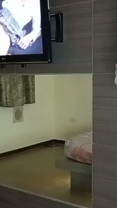 Amateur housewife fucks the technician boy who repaired her TV | Clip 1