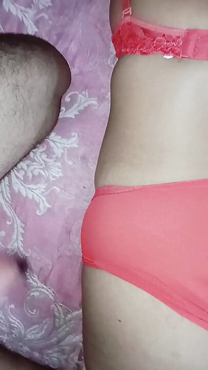Hot mammi ne mere ghar aakar apni chut kyu chudwati kya maama ne le nhi paa rhe the maami hot hi chut bhi tight hi bazne layak hi iski gaand