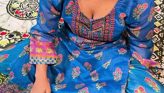 Seksi Bhabhim benimle sikişmek için prezervatif istiyor
