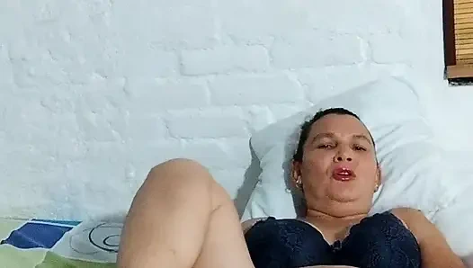 Bekar anne parmaklarıyla mastürbasyon yapıyor