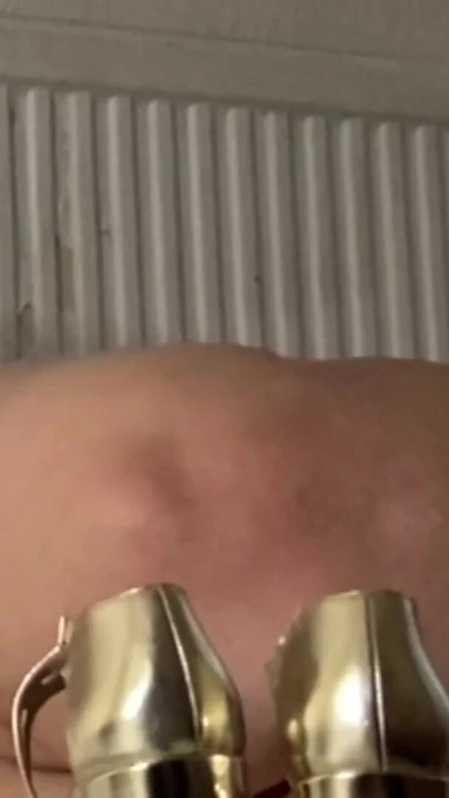 Hot curvy Milf gets ready to fuck the delivery man at her house. | Clip 1