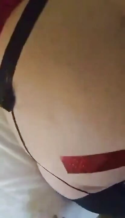 Une grosse bite noire facefucks bbw termine avec un creampie dans le cul et la chatte