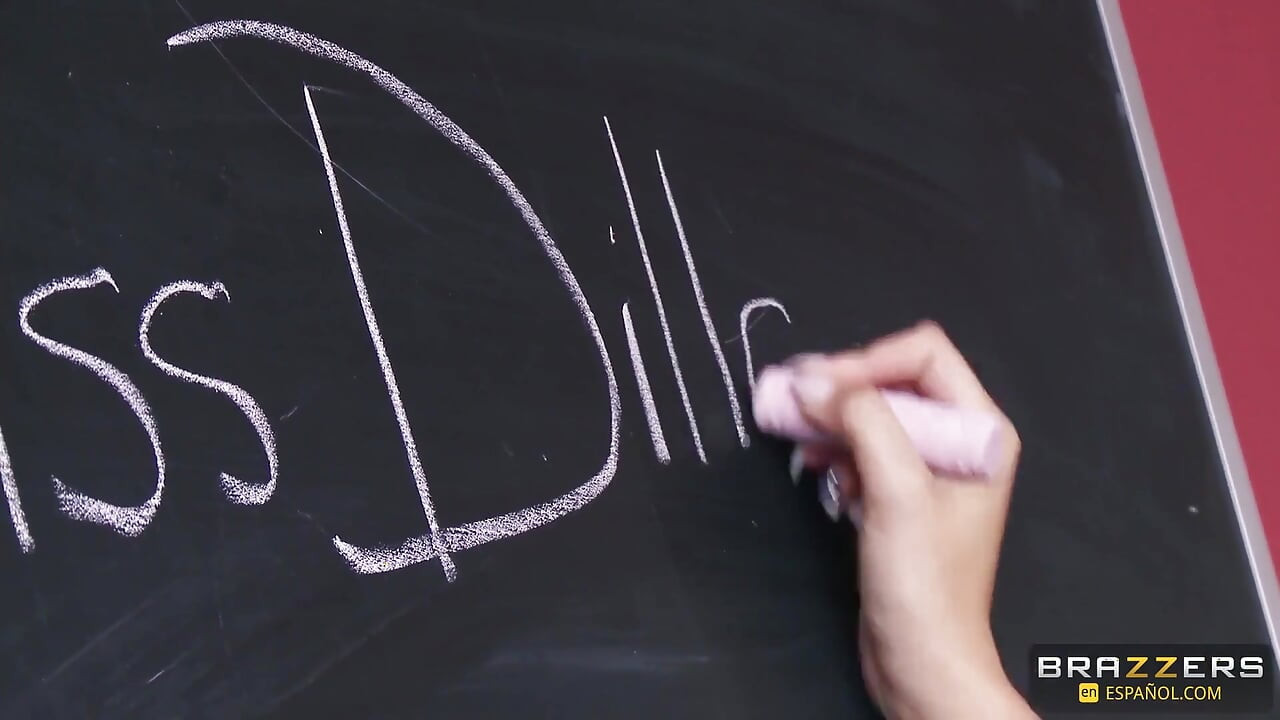 Brazzers - la maestra Danica Dillon muestra sus habilidades para chupar antes de que Erik Everhard se folle el culo