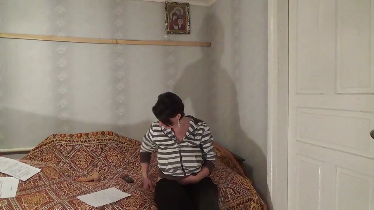 Broken toilet desperation and huge piss