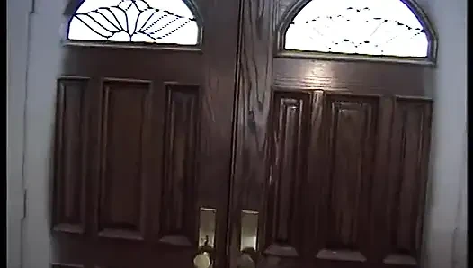 Muhteşem esmer havuz kenarında domalarak sikiliyor