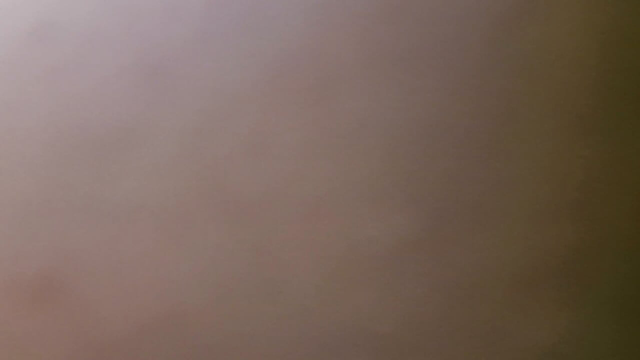 Fitting Room Tease - Picioare goale și chiloți strânși în blugi strâmți