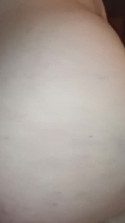 قفزت زوجة الأب مؤخرتها الكبيرة على قضيب ابن زوجها. | مقطع 1