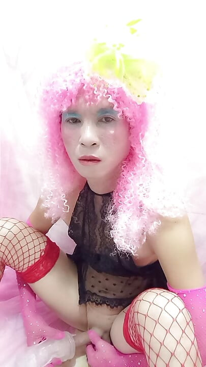 Oanh Le transgender i sexiga kläder porr kuk