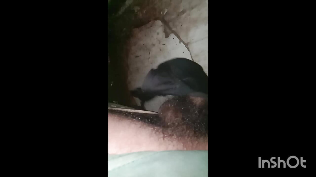 Black bra bua ki masterpition black bra bua ka bra chori karke Maine usmein bathroom ke andar hath mein sthul