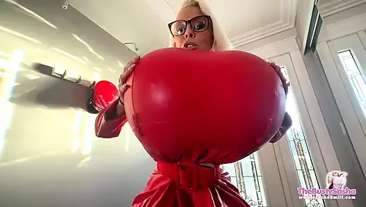 Video lengkap cewek super sange ini muasin memeknya pakai sepatu hak tinggi!