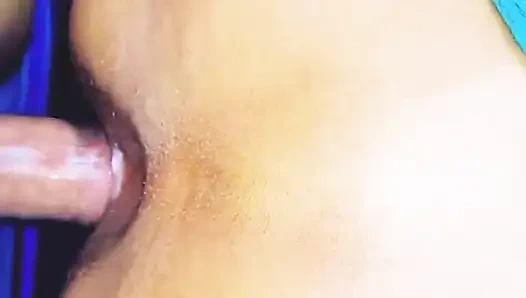 Mature woman know how to give the ass without frills, she opens it all.