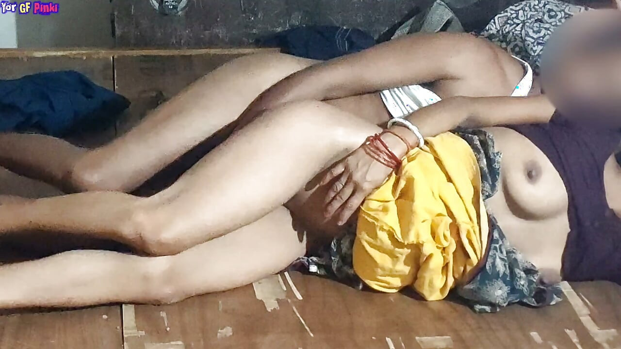 La cuñada se sentó en el pene grueso negro del cuñado y disfrutó.