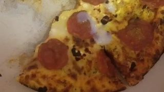 Cummin trên của tôi pizza