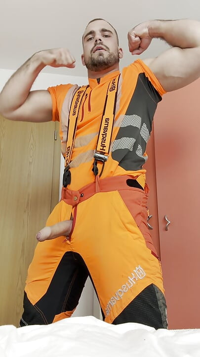 Lumberjack in HiVis Jerks His Huge Manly Cock