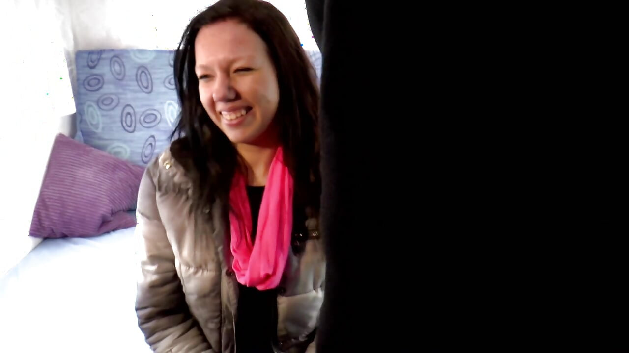 Chica de gran culo encantador horrormente destrozado