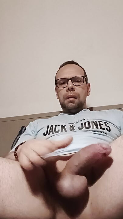 Vote yes or no in the comments for a moment with my cock