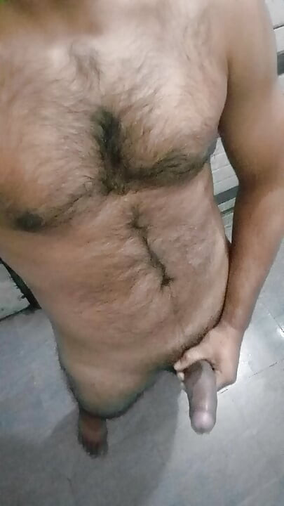 Dost Ki biwi Ki chut dekh kar apna lund bathroom me hilaya