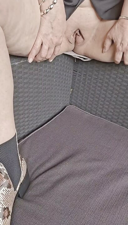 Horny mature aussie nanny displaying her big meaty fanny