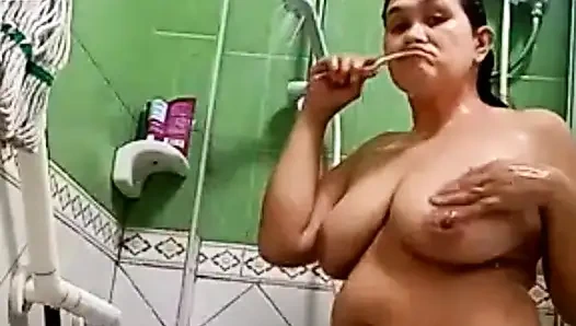Karım banyo yaparken sabah videosu seksi o kadar çok seviyor ki orgazm oluyor