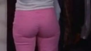 Leah Remini tem uma bunda gostosa