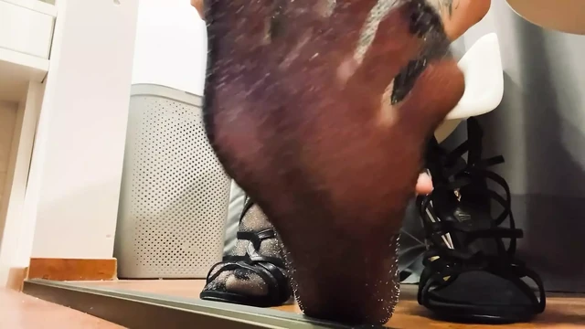 Tease FEET 👠 high heels ON playing