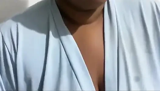 Акула займа пришла ко мне домой, чтобы собрать долг, у меня не было денег, поэтому я в итоге принимаю много спермы в мой рот и Ева