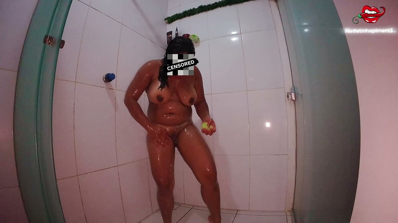 I arrived from the beach with fire in my pussy, and took a nice shower, come rub me?