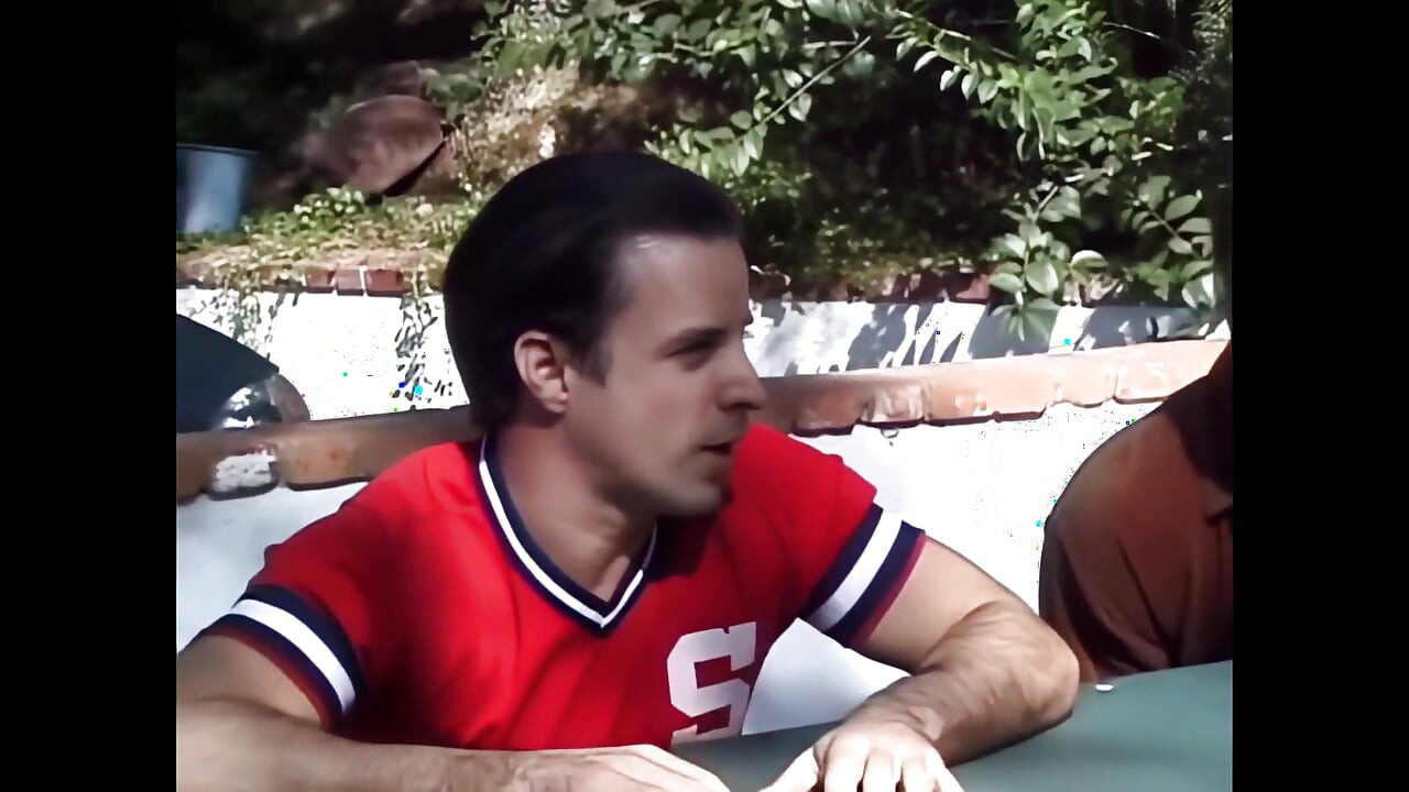 Renee Pornero: Seorang profesional cinta yang bersemangat bercinta keras oleh banyak kancing besar