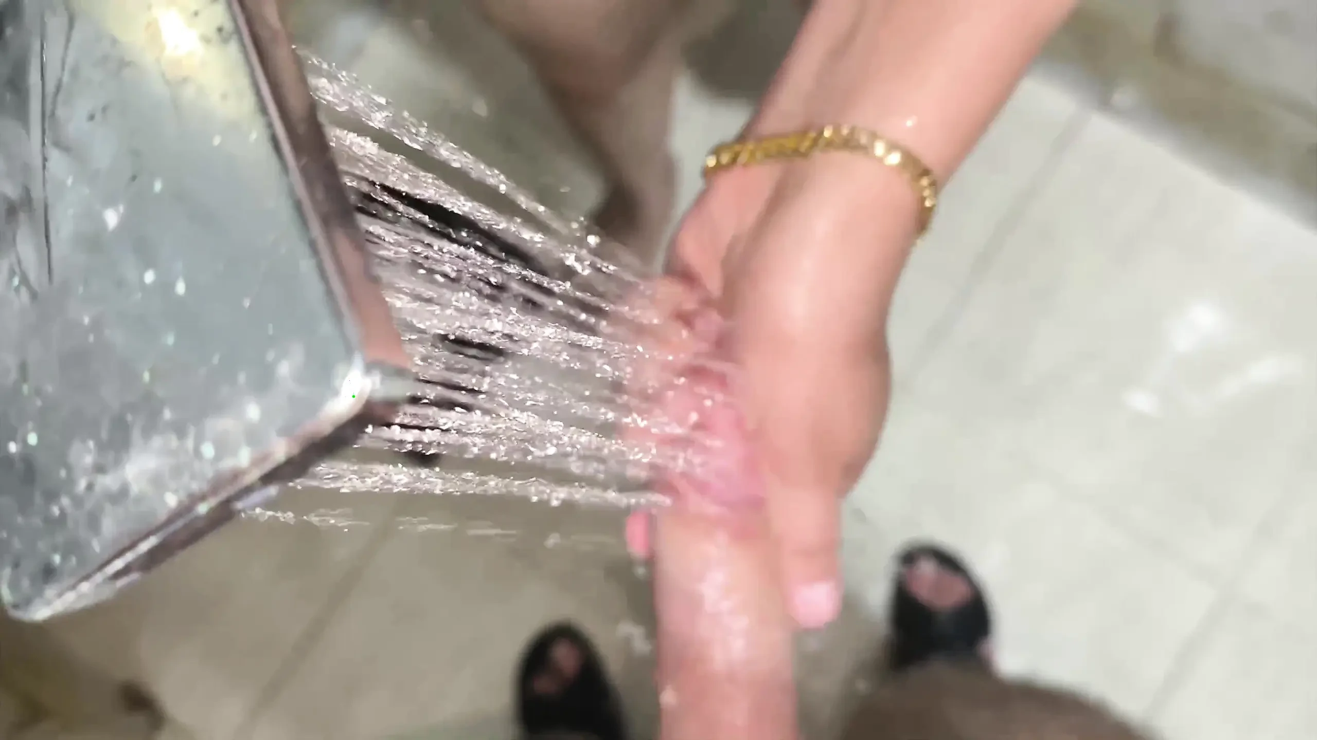 沙特阿拉伯女人在浴缸里性交