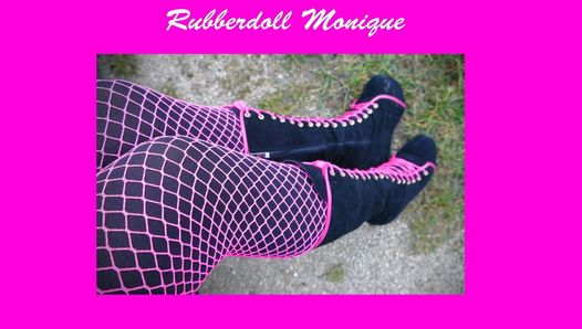 Rubberdoll monique-屋外でヤリマンブーツを履く