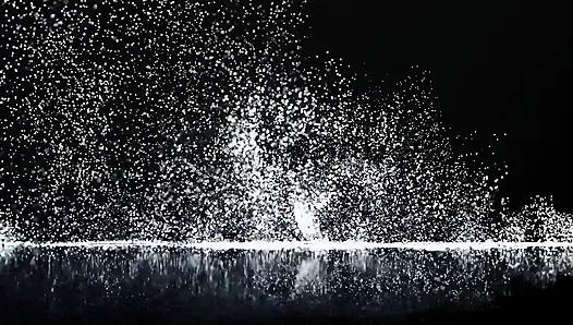 Sarışın bomba büyük beyaz yarağı emiyor ve biniyor